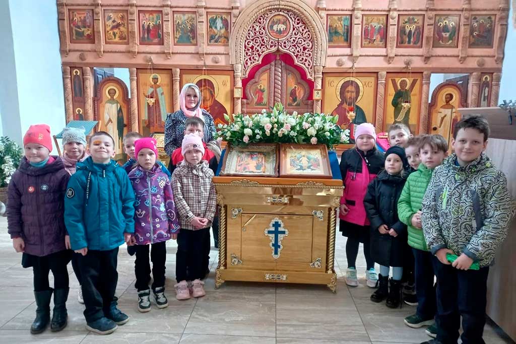 Поможем нашим