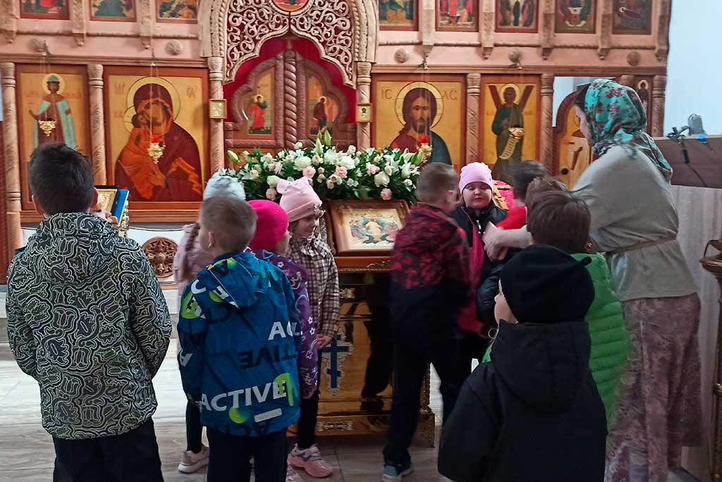 Поможем нашим