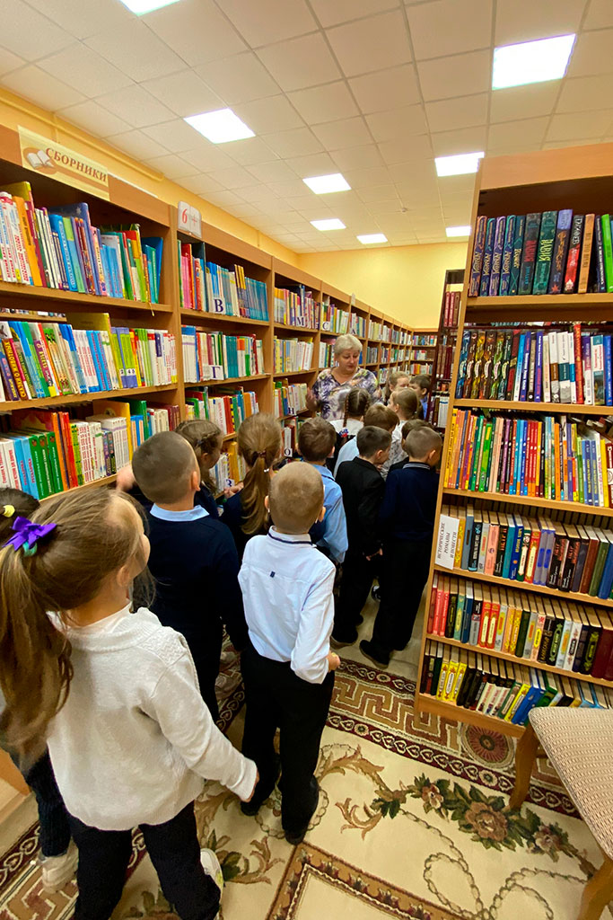 Первоклассники в библиотеке