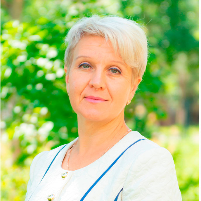 Директор школы Сташкова